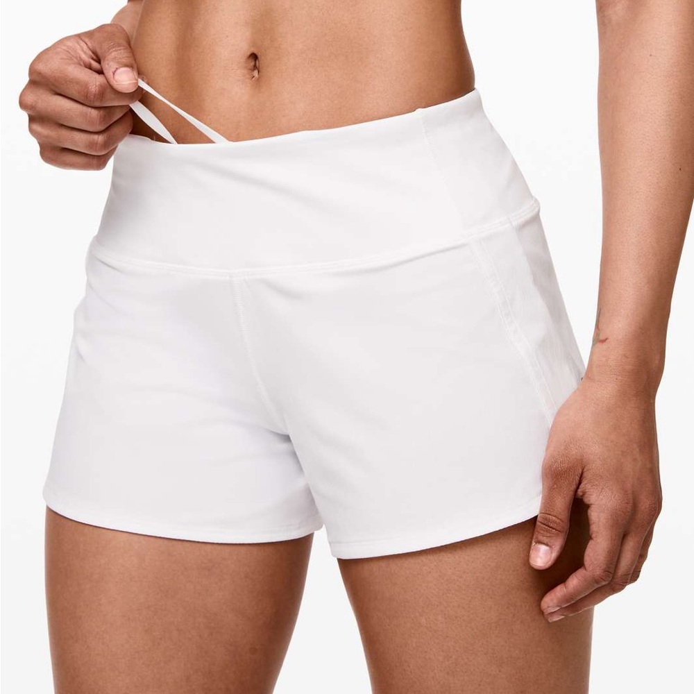 White/gray Lululemon speed up shorts. Mid-rise 4”